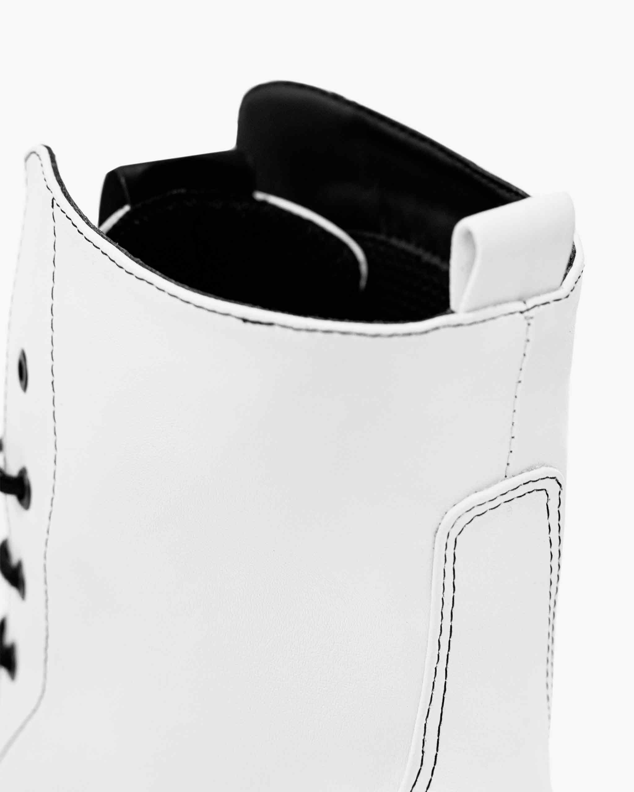BOHEMA Workers No. 3 in white - sole detail of women's lace-up boots
