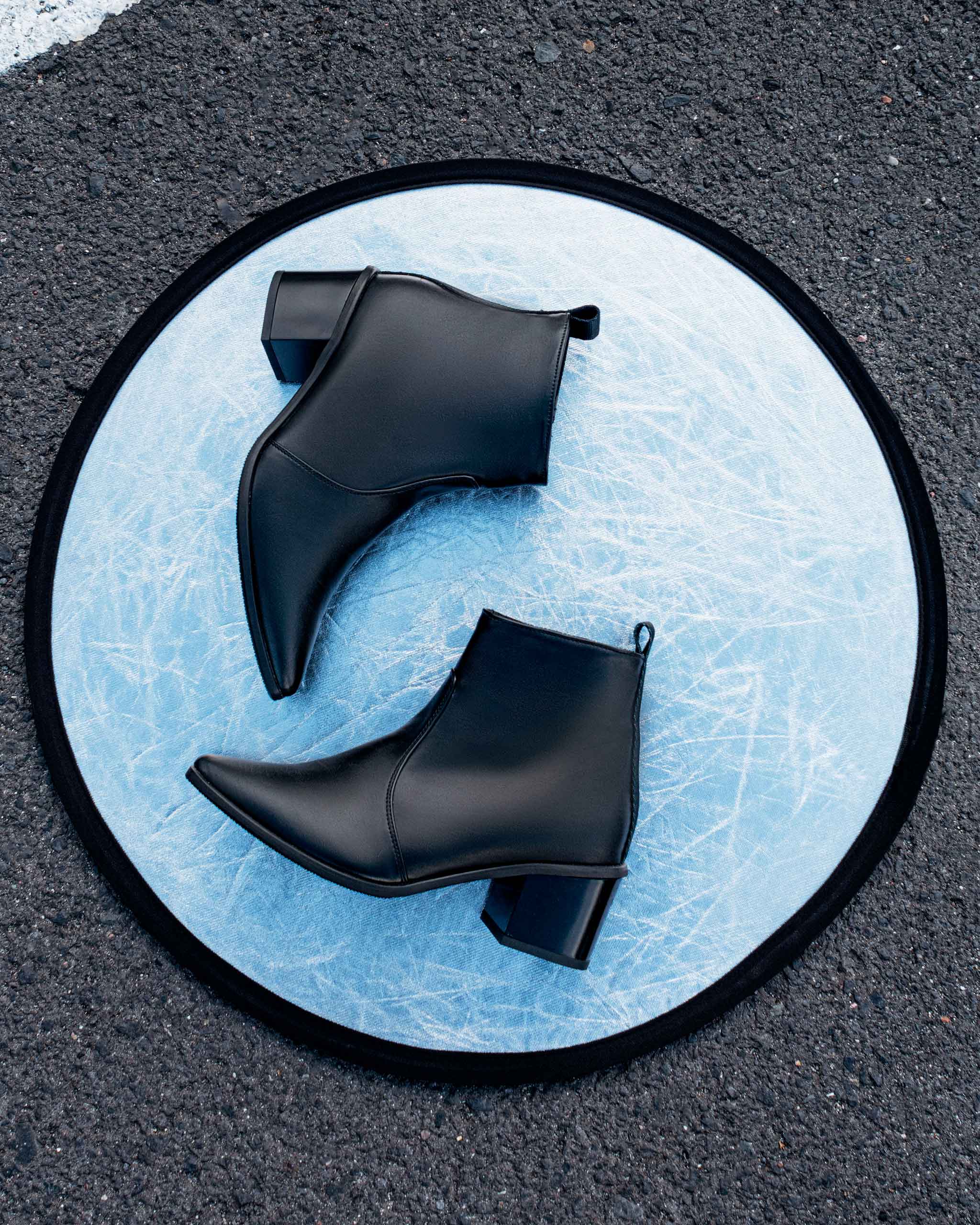 BOHEMA Swan No. 1 in black - sole detail of women's boots