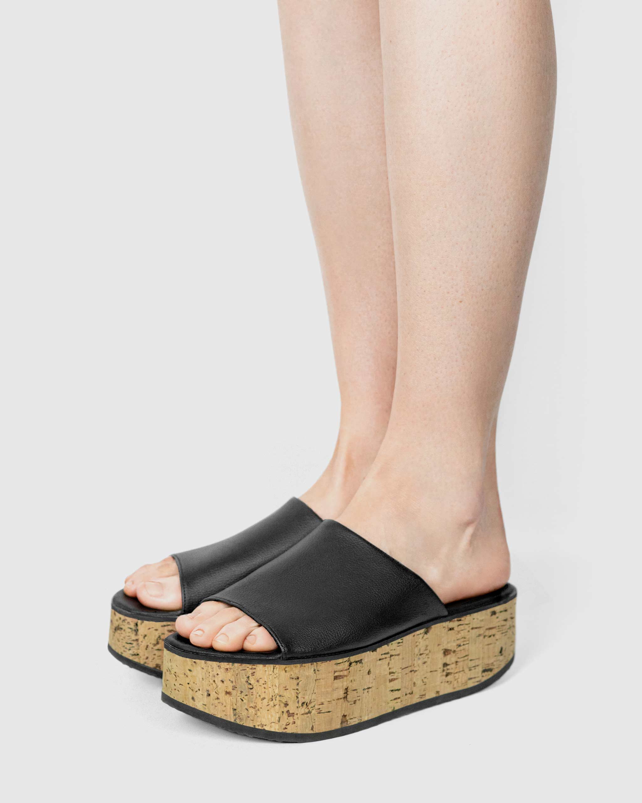 Geigi Flatforms Black grape leather sandals - sole
