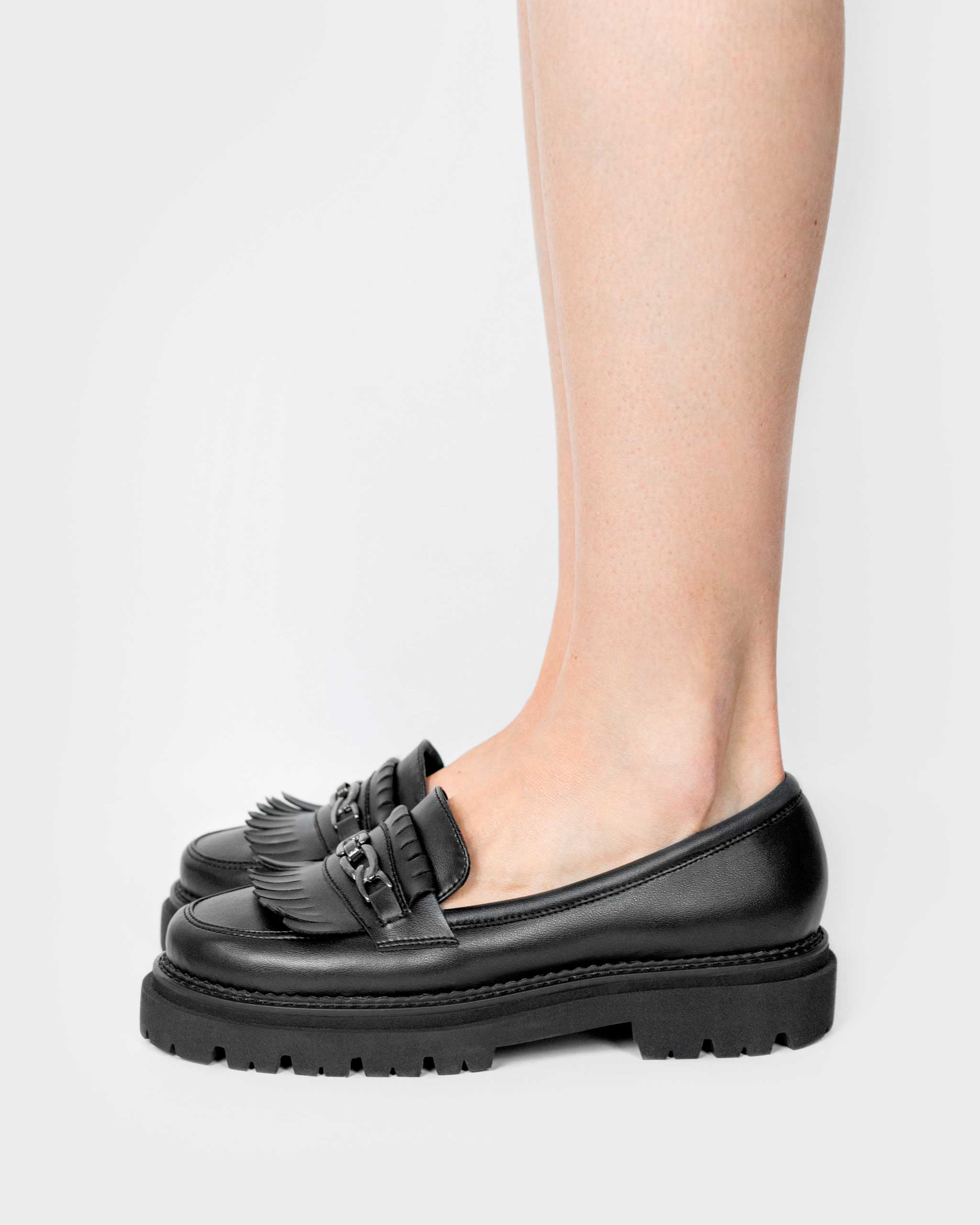 BOHEMA Chunky Loafers in black - texture close-up of women's loafers