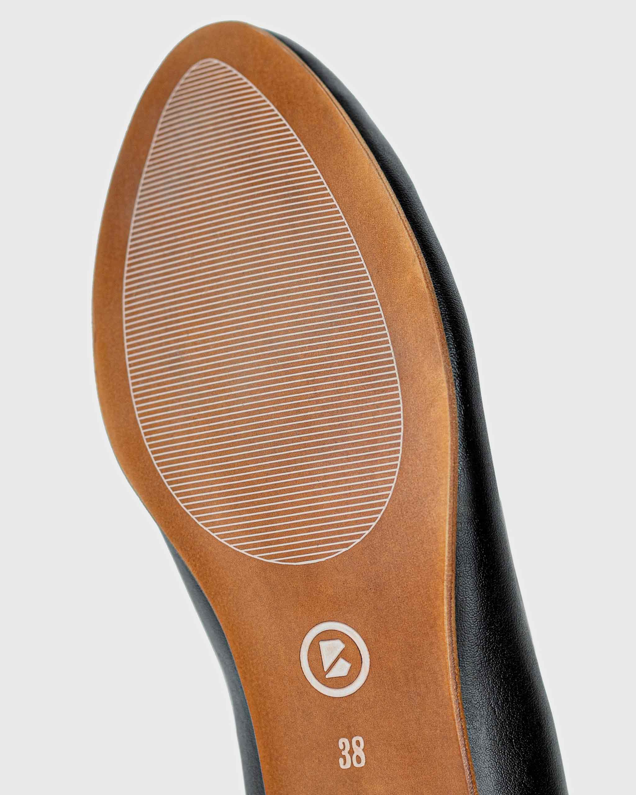 BOHEMA Pumps in black - top view of women's ballet flats