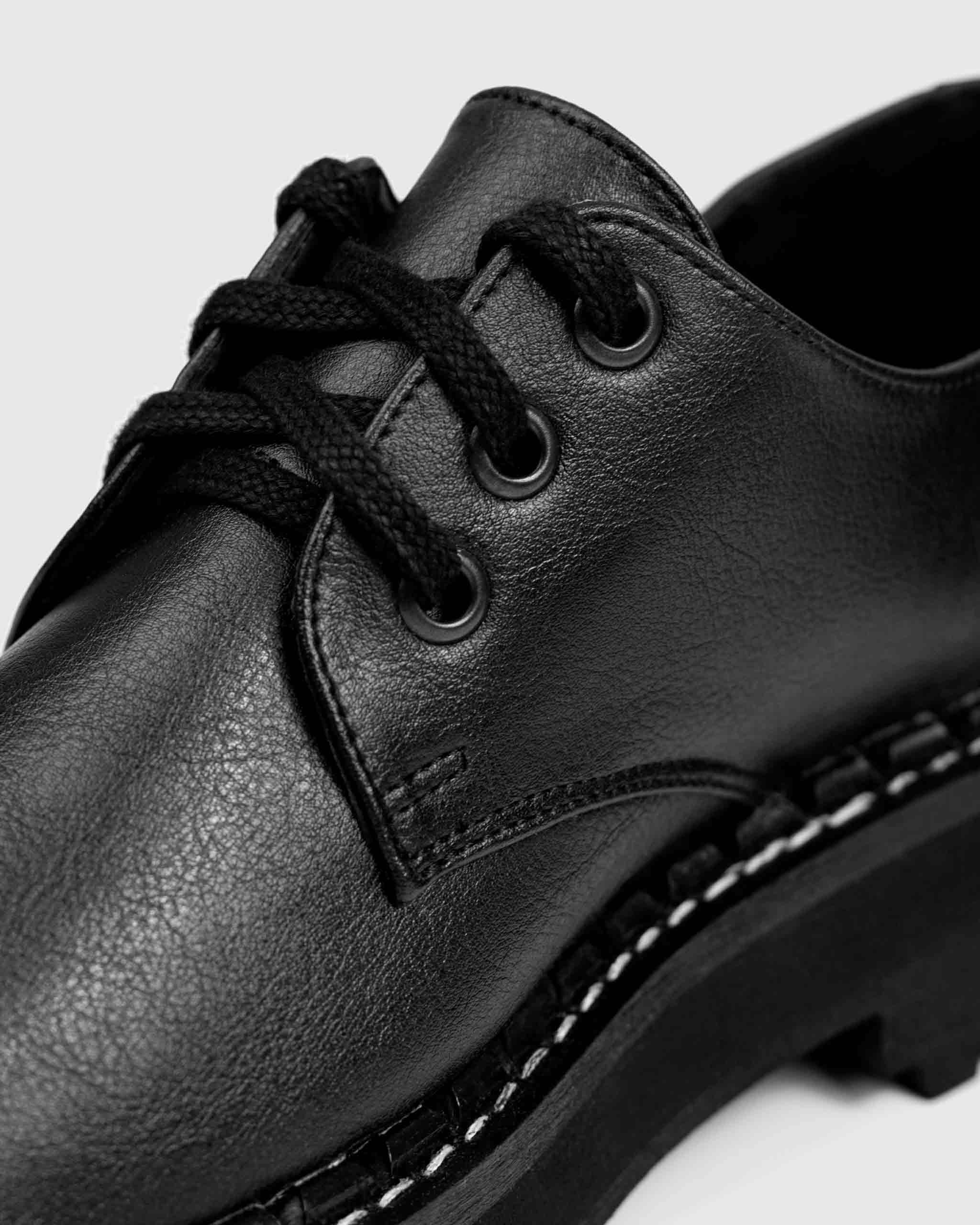 BOHEMA Chunky Derbs Boy in black - sole detail of women's derby shoes
